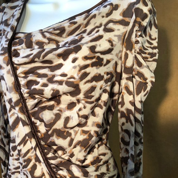 Leopard Print Fitted Top - Picture 3 of 8